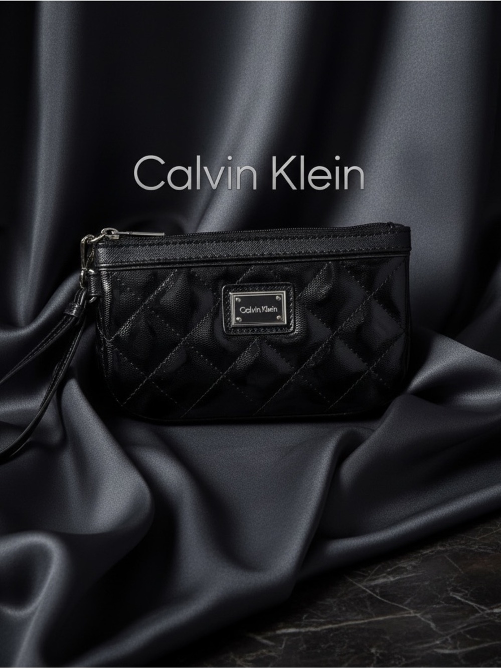 🖤 Calvin Klein Quilted Patent Wristlet
✨ Chic Calvin Klein wristlet in classic